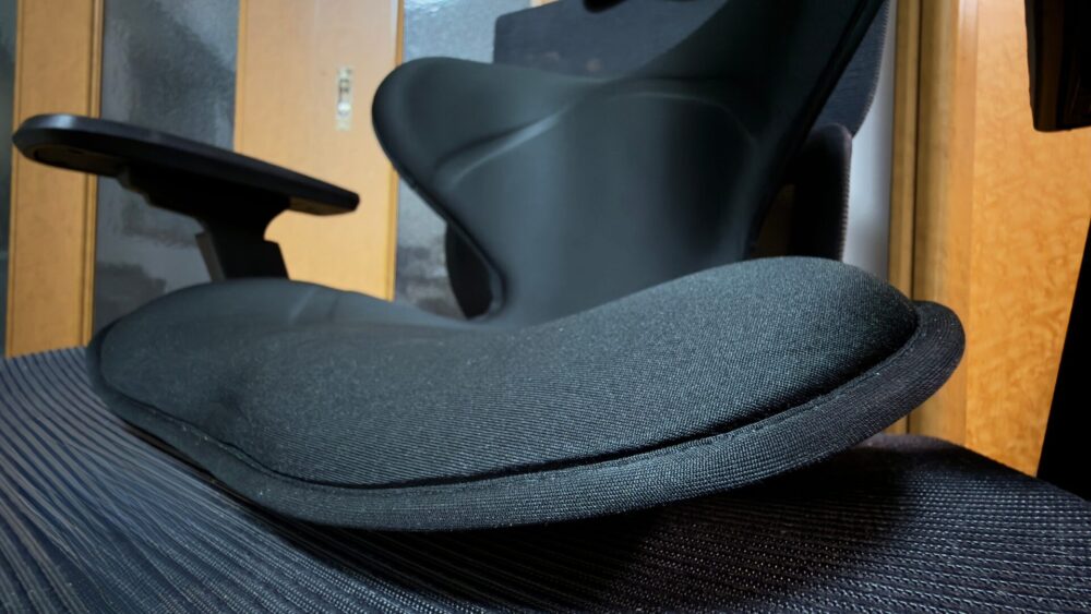 生地の感じは程よい光沢と滑らかな感触です。 生地の感じは程よい光沢と滑らかな感触です。