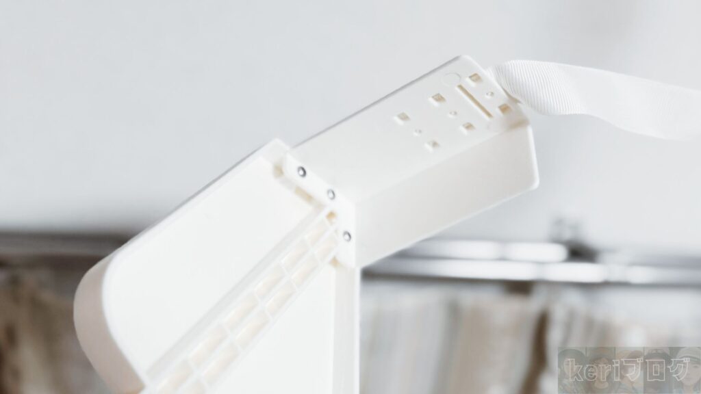 エアコンと壁の間に挟むパーツ