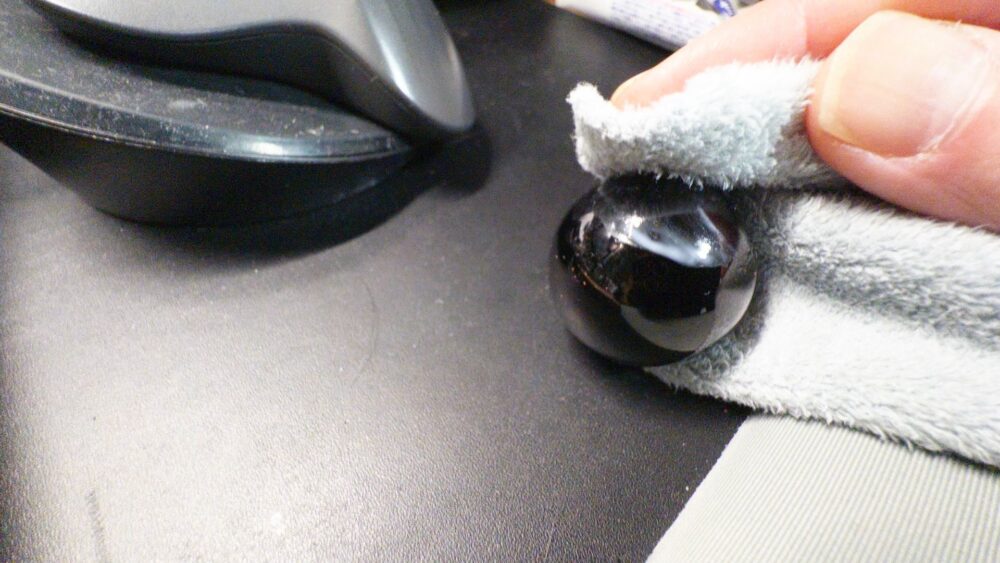 ボナンザを塗り広げている様子。全然べたつきがありません