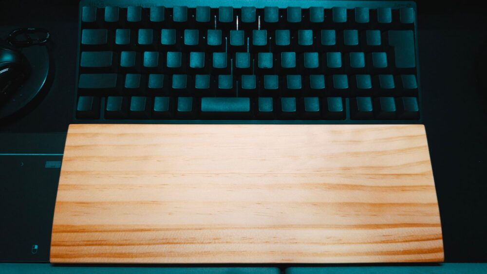 HHKBキーボード商品レビューふぁふぁ - HHKBキーボードのおすすめパームレスト兼キーボードルーフ（木製）はメルカリでプロの職人に作ってもらおう！